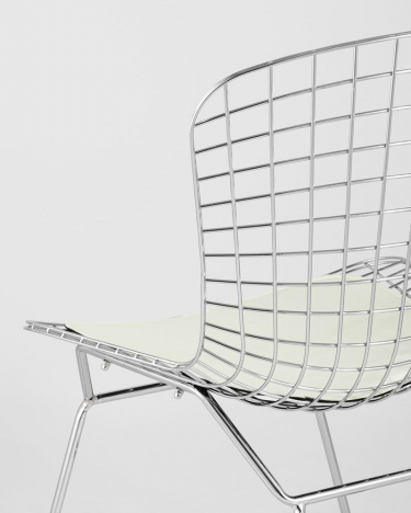 Стул обеденный Stool Group Bertoia с белой подушкой из экокожи